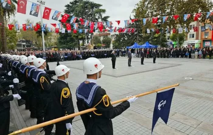 Gölcük’te Cumhuriyet Bayramı coşkusu: Fener alayı ve konser düzenlenecek