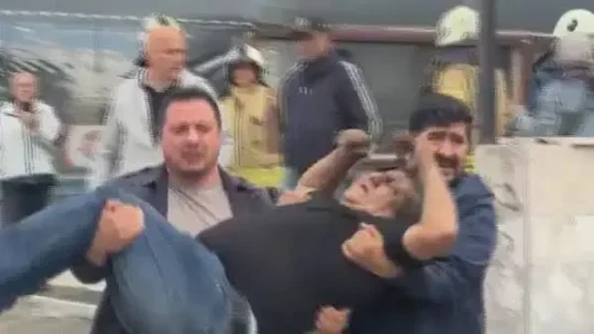 8 katlı binada yangın! Çok sayıda kişi mahsur kaldı