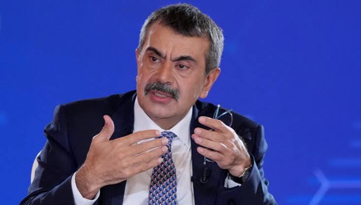 Bakan Tekin’den öğretmenlerin kıyafetlerine tepki: “Bir veli olarak rahatsız oluyorum”