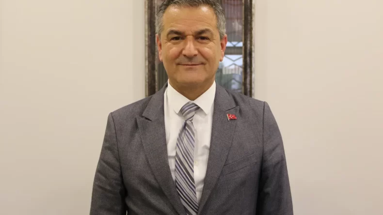 İzmit Belediyesi’nde görev değişikliği sürüyor! Obuz: Yorgun olanlar gidecek
