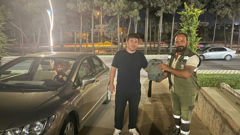Ağacın altında buldu: Çantadan 400 bin liralık servet çıktı