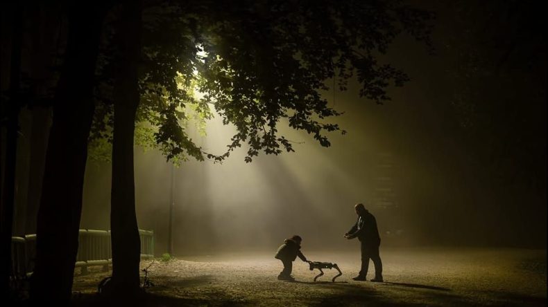 Robot köpekli fotoğrafla birinci oldu! 50 bin TL’lik ödül Kocaeli’ye geldi